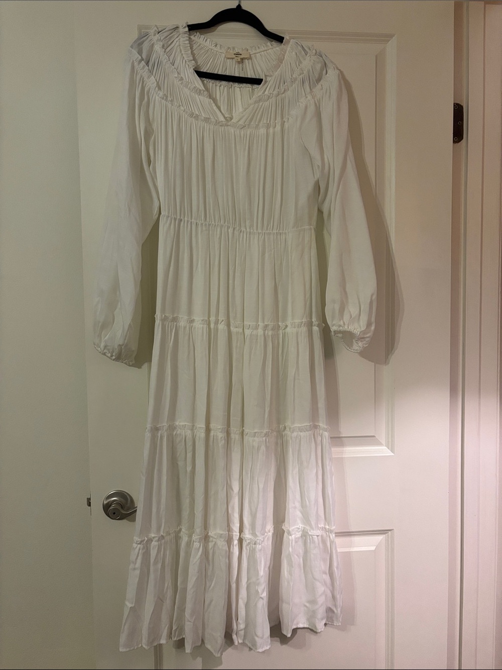 entro White Tiered Long Sleeve Maxi Dress